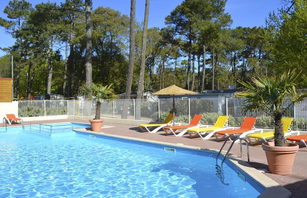 Camping Le Clos Des Pins Longeville-sur-Mer Exterior foto