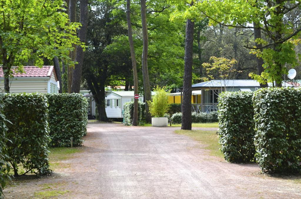 Camping Le Clos Des Pins Longeville-sur-Mer Exterior foto