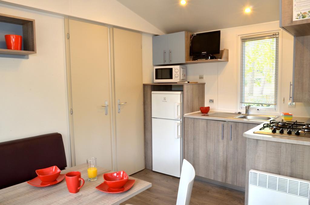 Camping Le Clos Des Pins Longeville-sur-Mer Exterior foto