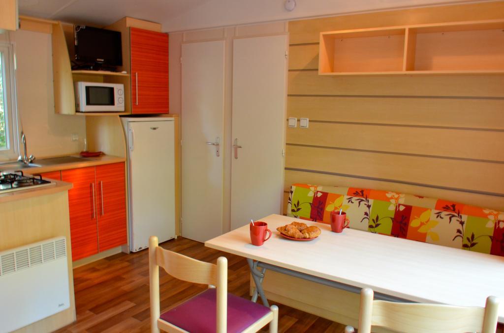 Camping Le Clos Des Pins Longeville-sur-Mer Exterior foto